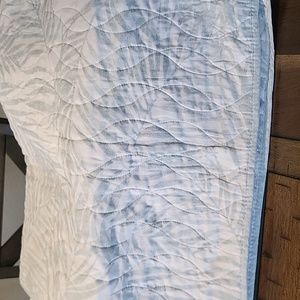 Tommy Bahama King bedspread & shams